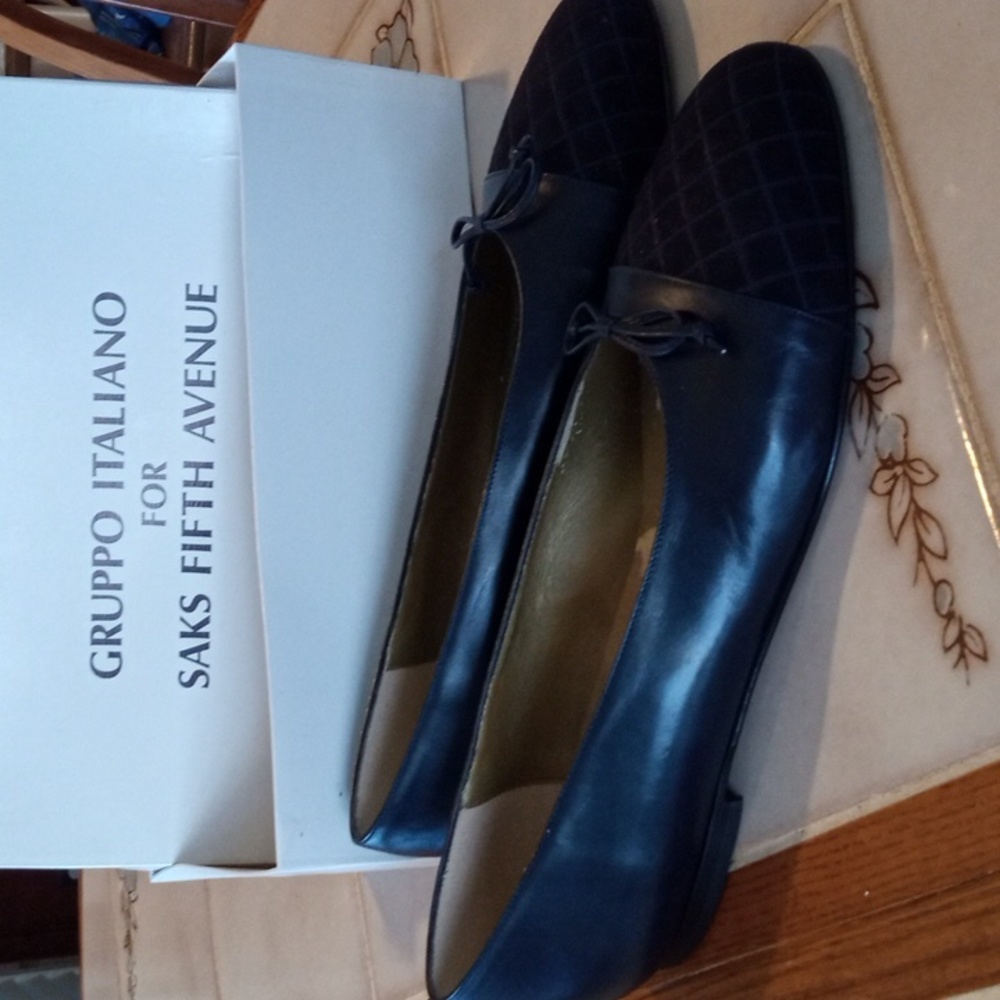 Saks Fifth Avenue Women's Black Loafers Size 10